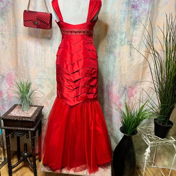 📌Rich's Apperel Lady in Red Eye-Catching Prom - Formal - Ball Gown - Picture 2 of 16